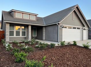 2073 N Osmun Ave, Clovis, CA 93619