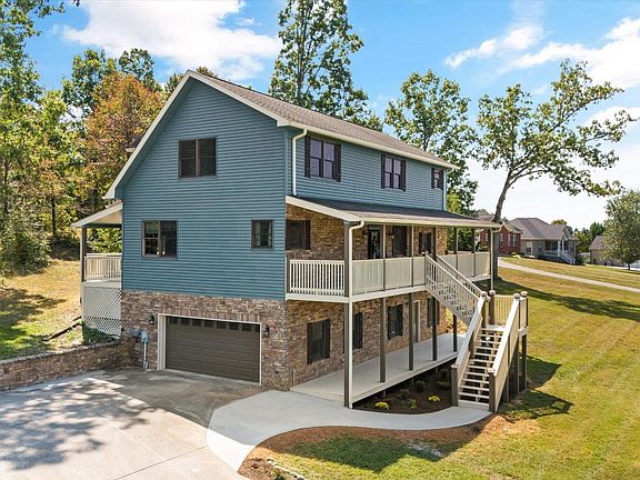 3rd image of 1617 Foxfire Cir