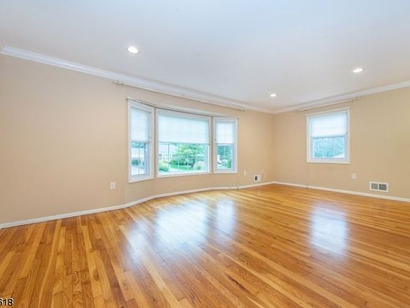 4th image of 81 Brandywyne Dr