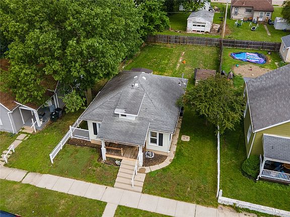5th image of 831 Jefferson St