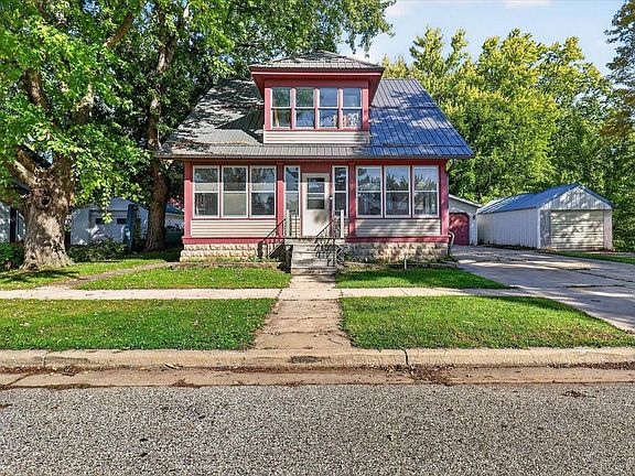 3rd image of 107 E First STREET