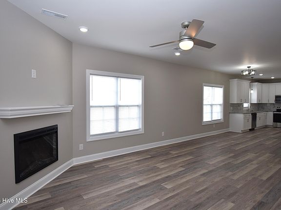 3rd image of 825 Sarah Rebecca Dr #A