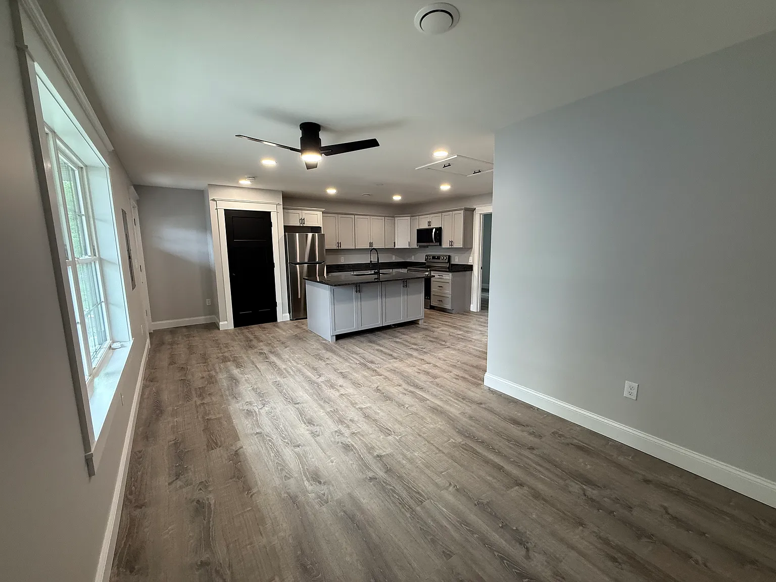 2 bed, 720 sqft, $2,000 — Photo 4