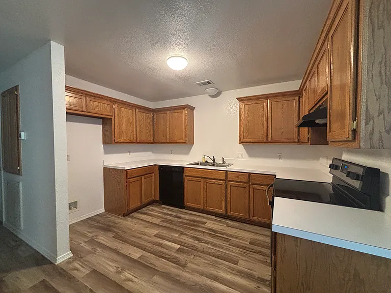 2420 Briarwood Ct NW — Photo 6