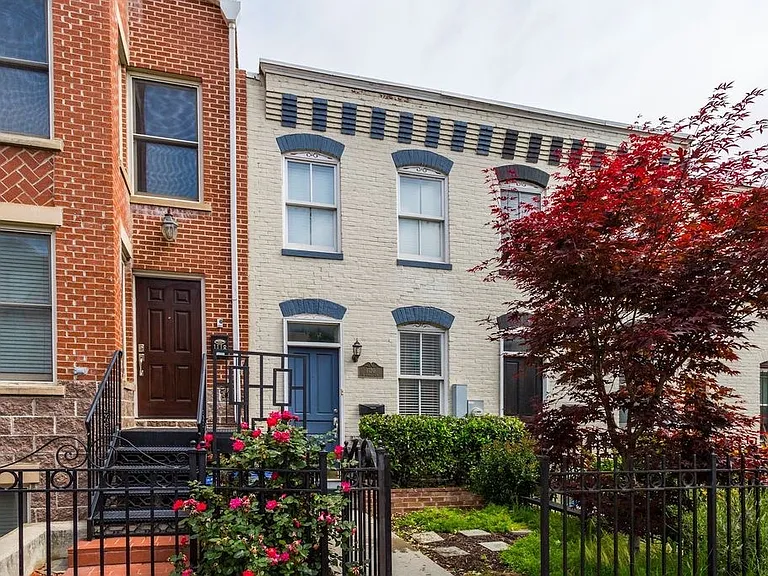 1120 K St SE — Photo 1