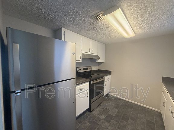 4th image of 200 Country Club Dr #104-1
