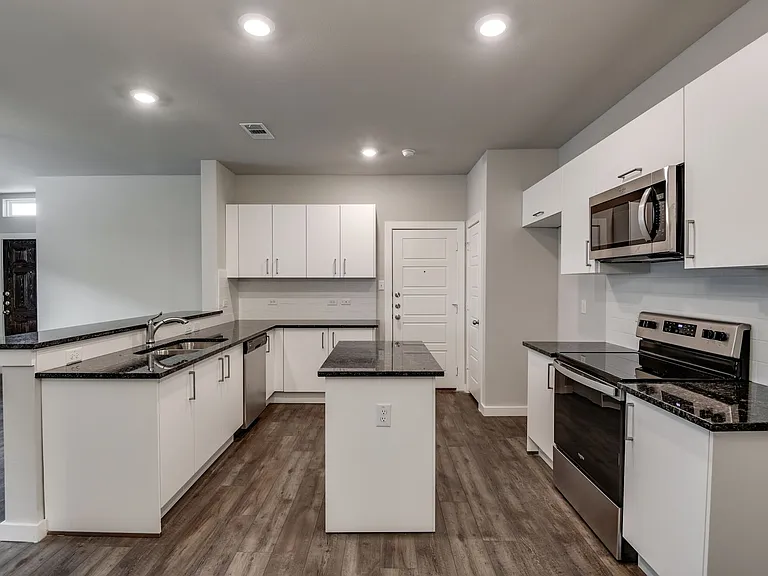 609 Blackland Dr — Photo 10
