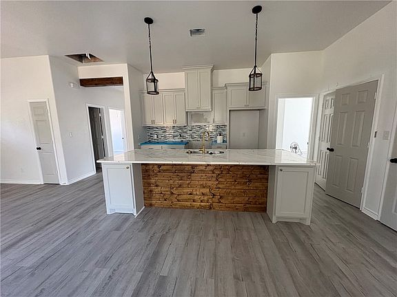 5th image of 2405 Southside Dr