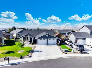 2011 Jennifer Dr, Granger, WA 98932