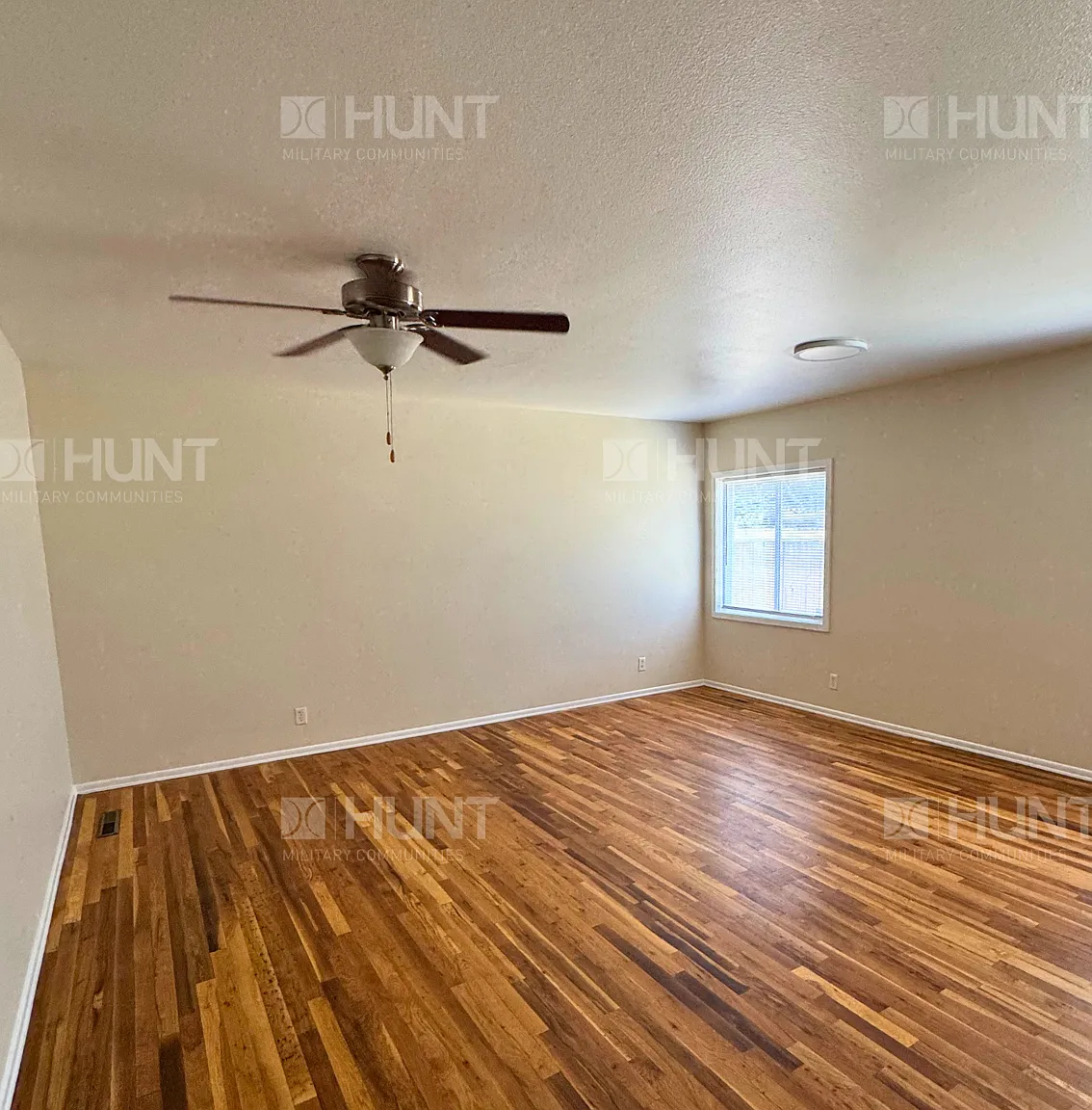 3 bed, 1054 sqft, $1,925 — Photo 4
