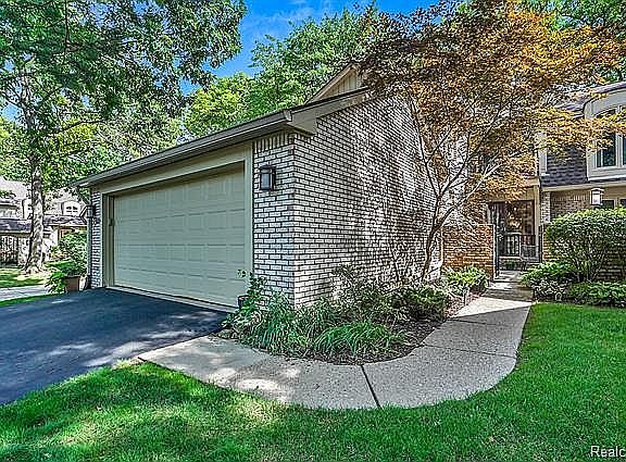 2nd image of 1353 Knollcrest Cir #53-M-53