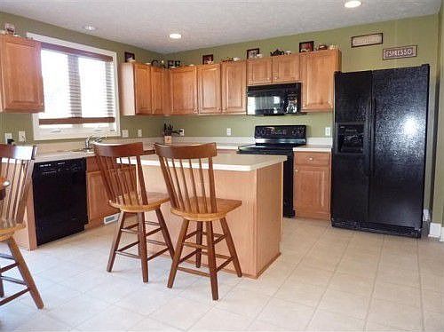 3rd image of 2101 Glenn Canyon Dr SE
