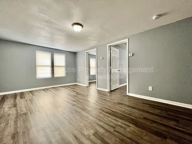 273 E Forest Ave #7 — Photo 2