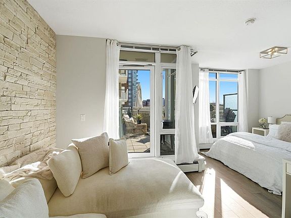 5th image of 1500 W 7th St SW #301