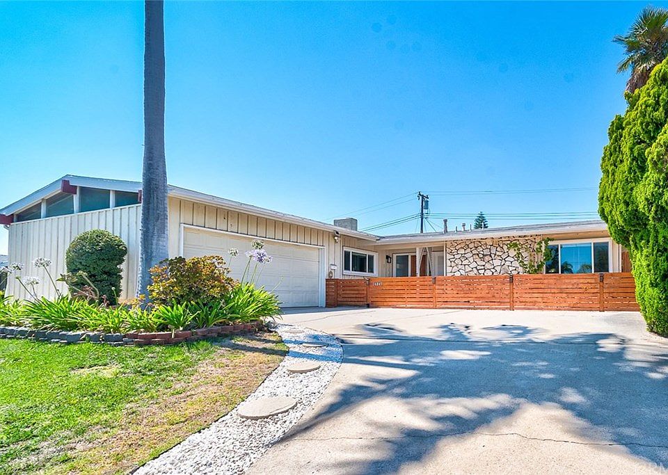 1st image of 14845 Tacuba Dr