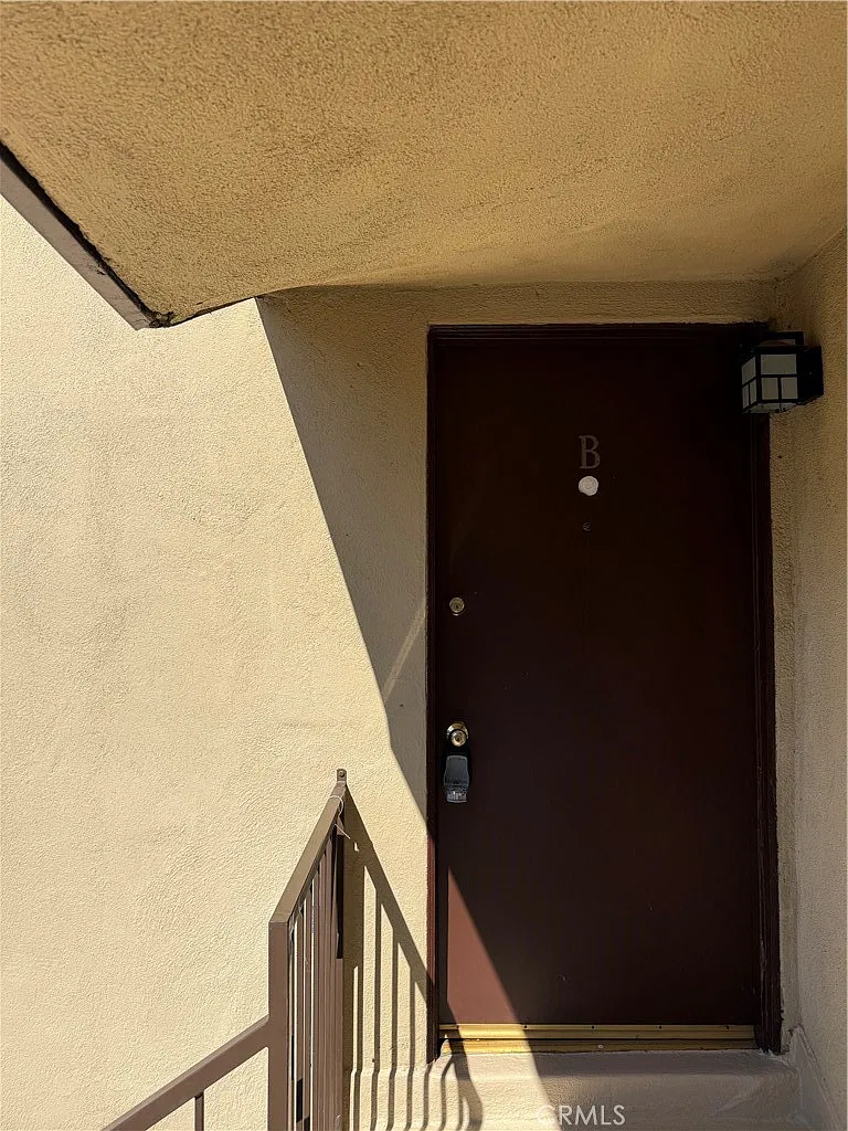 2 bed, 750 sqft, $2,400 — Photo 1