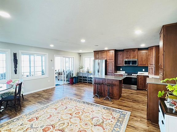 4th image of 707 Andys Lake Cir