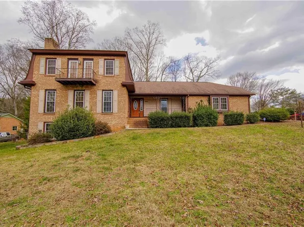 3441 Dixiana Ln, Pfafftown, NC 27040