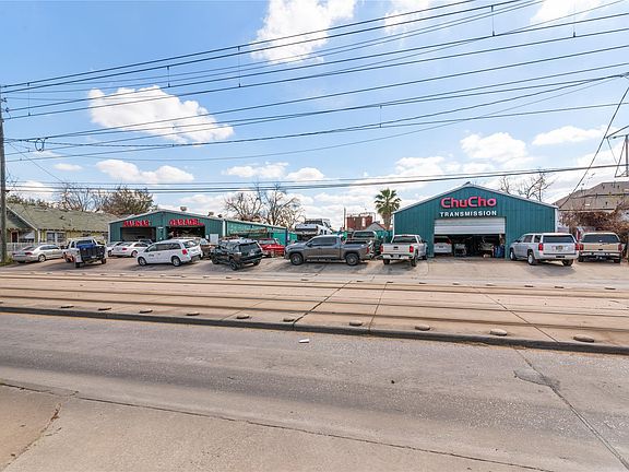 3rd image of 902 Boundary St