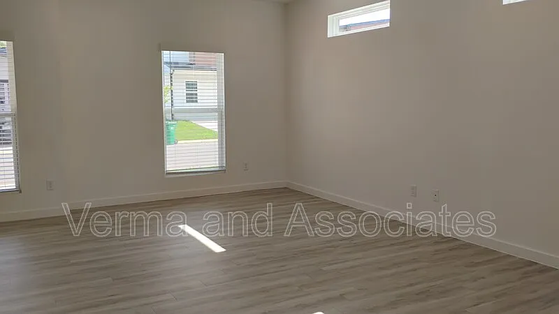 3 bed, 2.5 bath, 1250 sqft, $1,495 — Photo 3