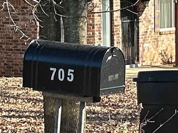 5th image of 705 Meadowbrook Dr