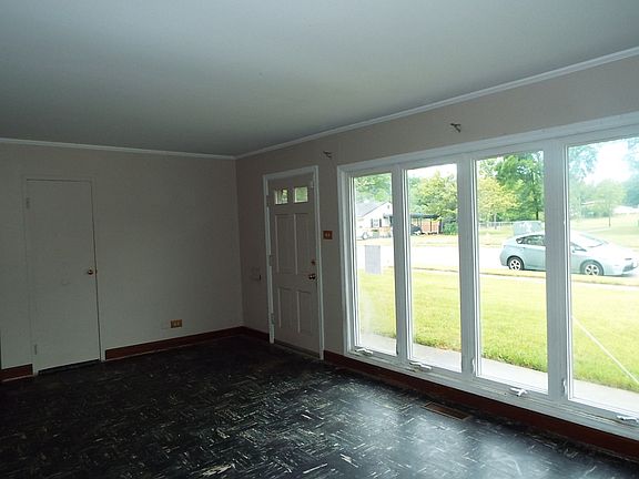 4th image of 157 Shabbona Dr