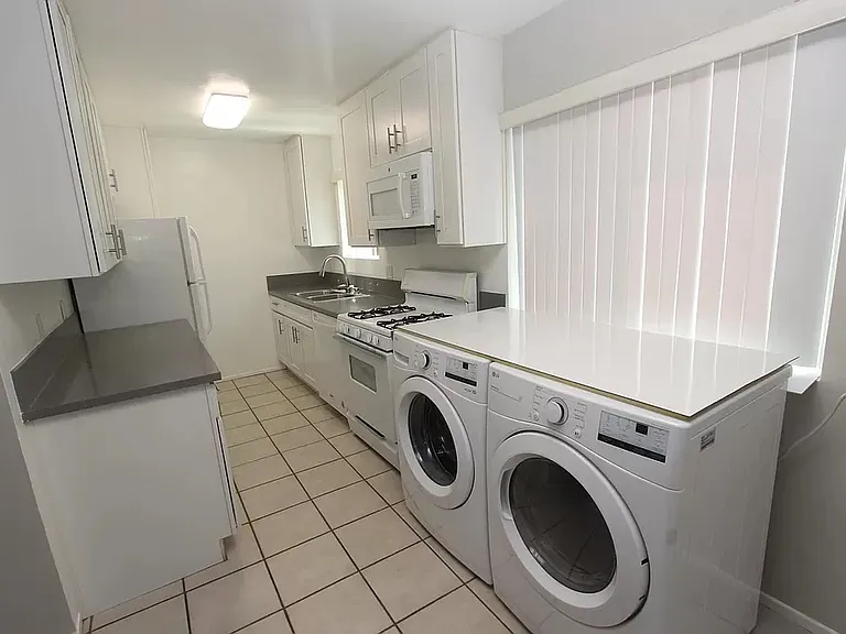 285 E Del Mar Blvd #1 — Photo 1