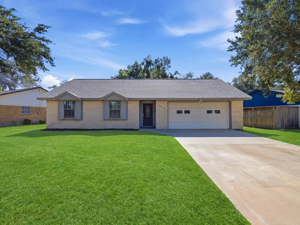 3218 Myatt Ln, El Campo, TX 77437