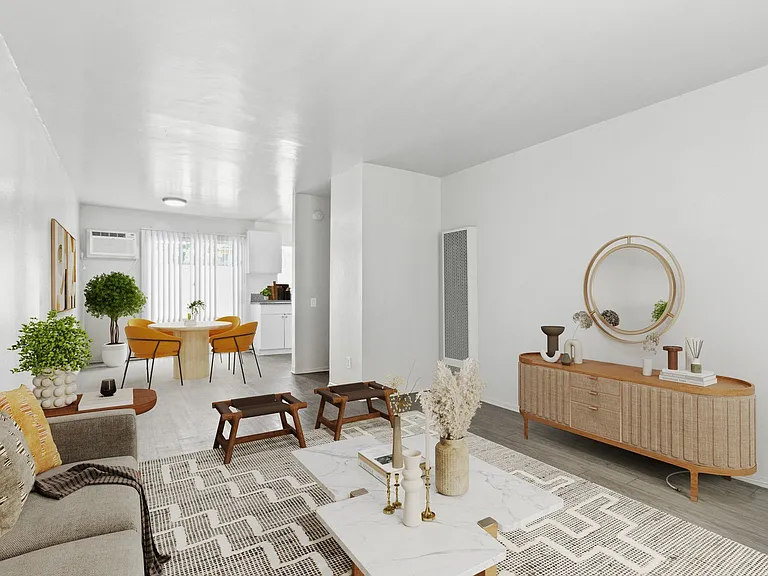 Carlyle Court Apartment Homes — Photo 3