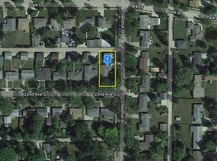 2118 Chestnut St, Grand Forks, ND 58201