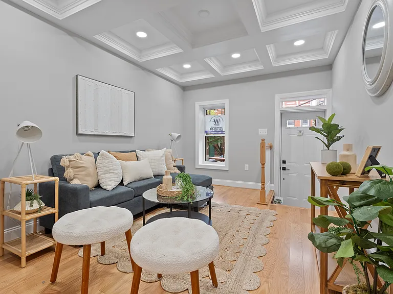 Main Level Living Room (3)
