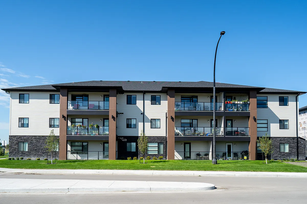 Building Photo - 4 Brighton Ln