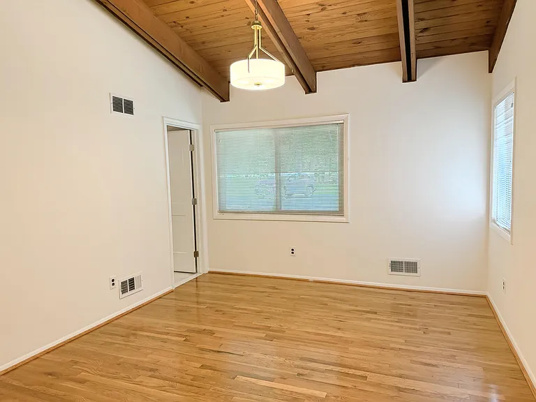 10611 Allenwood Ln — Photo 18