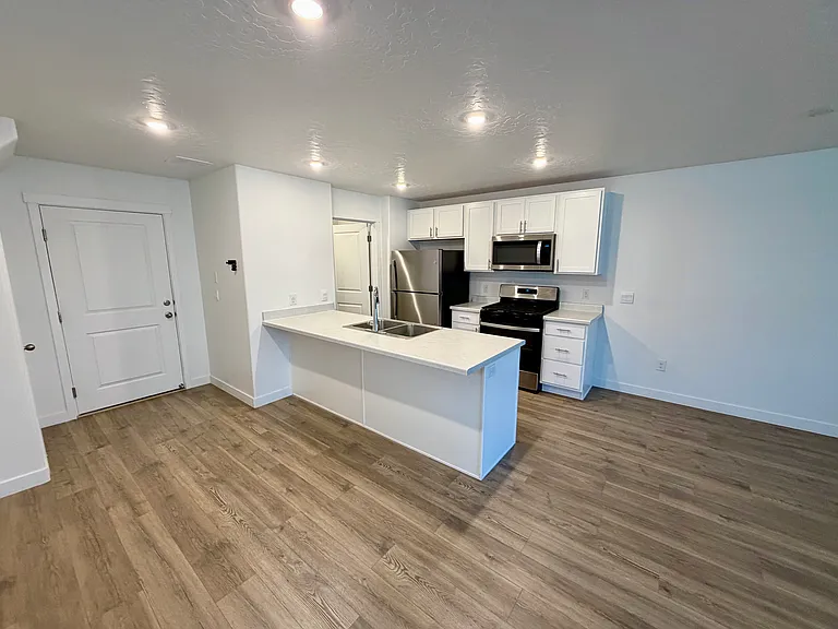 1868 N Blue Iris Ave — Photo 5