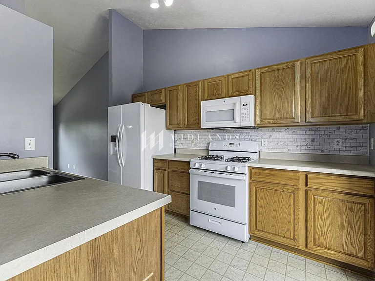 2704 Michaela St — Photo 4
