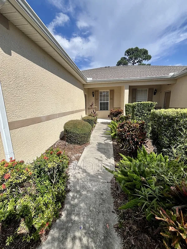 3 bed, 2.0 bath, 1876 sqft, $2,100 — Photo 3