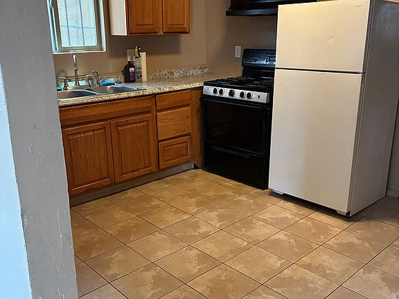 4th image of 121 General Arnold St NE APT A