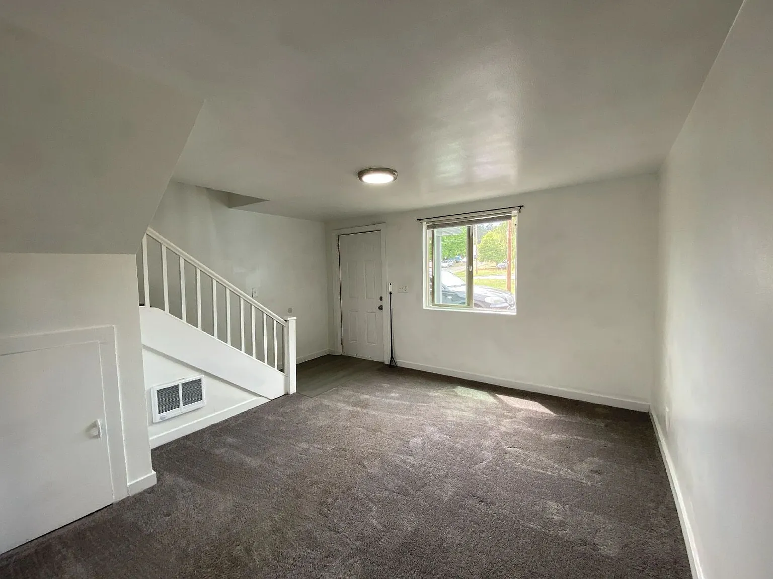 2 bed, 1.0 bath, $1,190 — Photo 3