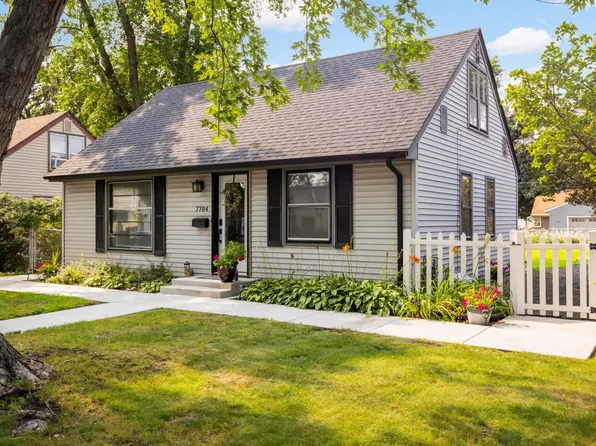 7704 Edgebrook Dr, Saint Louis Park, MN 55426