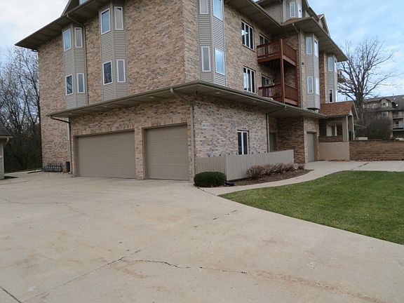 3rd image of 3125 Woodland Dr #3125