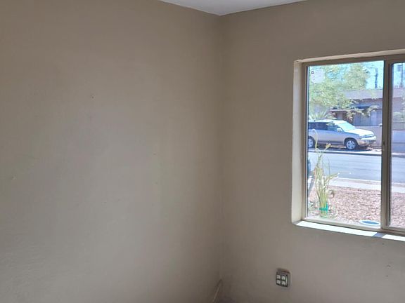 5th image of 1032 N Catalina Ave