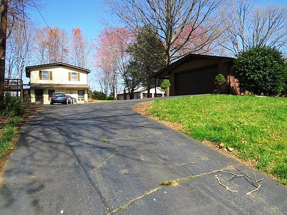 3rd image of 1063 Hilltop Dr