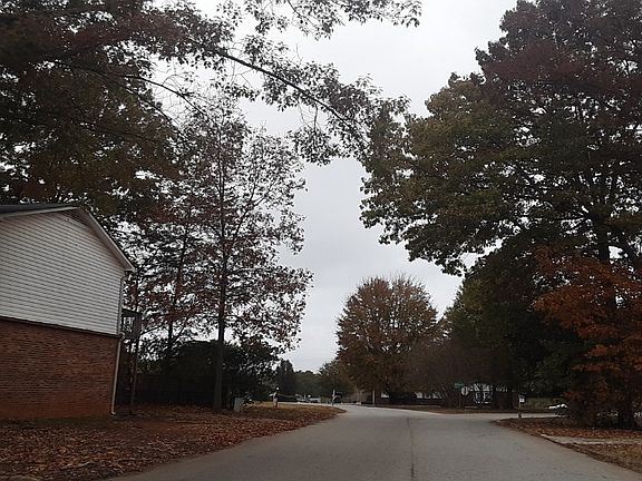 5th image of 6 Willow Pines Ct