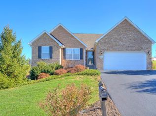 215 Windsor Dr, Christiansburg, VA 24073
