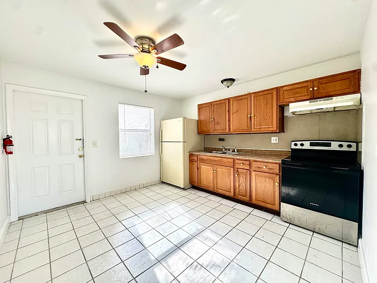411 SE 23rd Ave #B — Photo 5