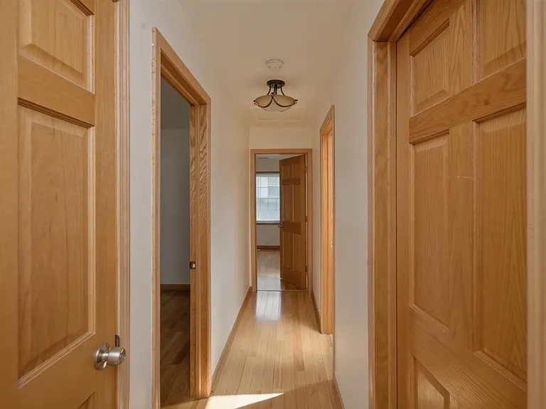1671 Grosvenor Cir #C — Photo 7