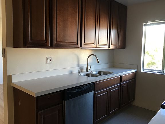 3rd image of 1476 S Shenandoah St APT 301