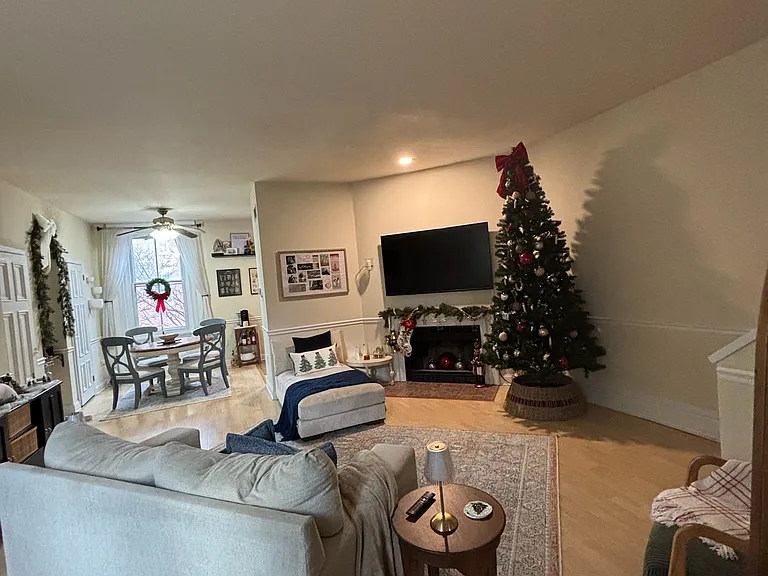 2034 Green St #C — Photo 7