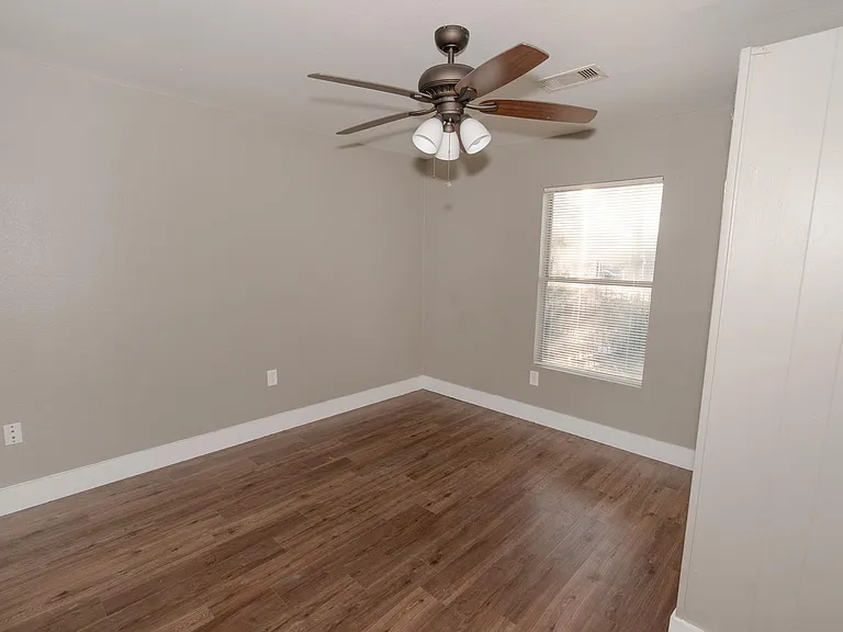 4826 Bristol St — Photo 14