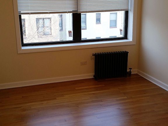4th image of 2417 28th St APT 4A